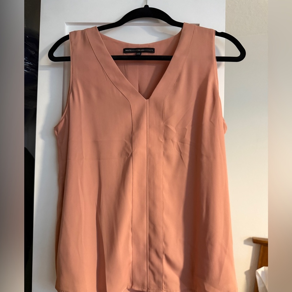 White House Black Market. Peach‎ Sleeveless V-Neck Blouse. Sz 10p